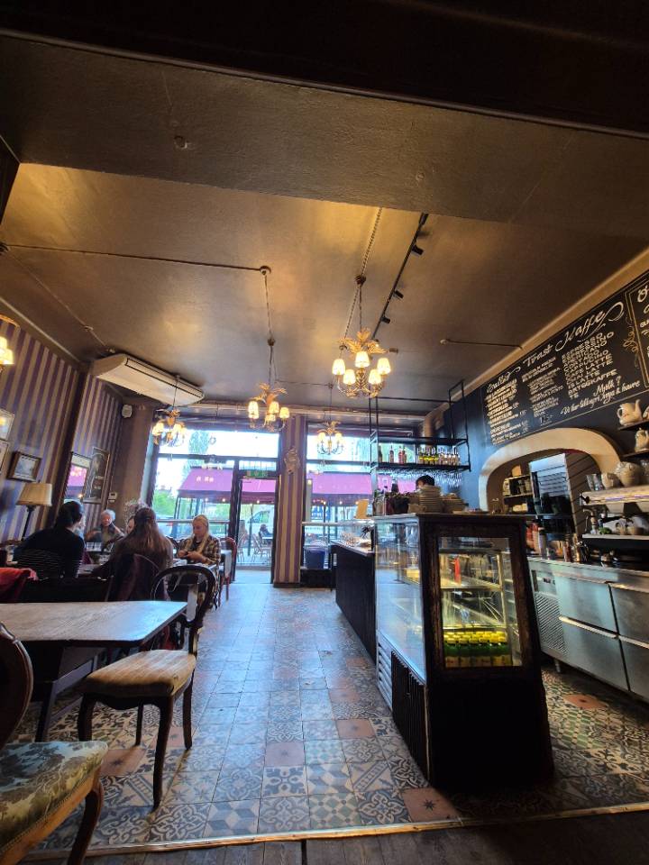 Café Gildas Rum post by Tommy Berndtsson